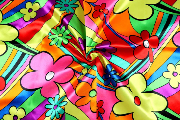 Satin-Stoff mit buntem Flower-Power-Motiv 
