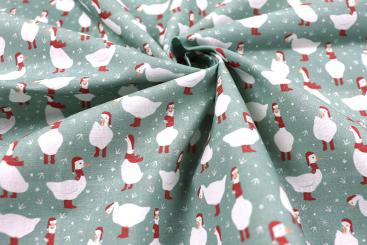 Baumwollstoff mit weihnachtlichen Gänsen 