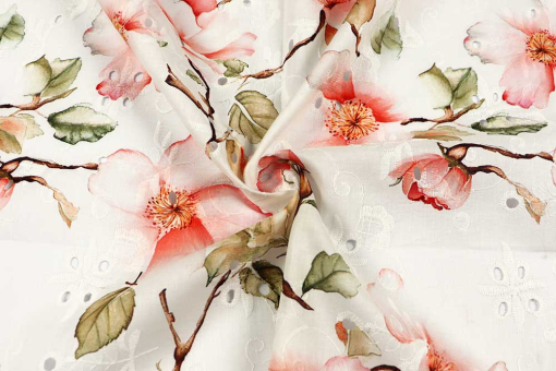 Bestickter Baumwollstoff mit Kirschblüten 