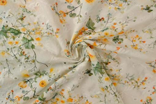 Bestickter Baumwollstoff mit Blumenwiese 