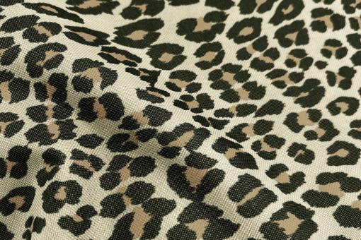 Reißfester und wasserabweisender Polyester-Stoff mit Leo 