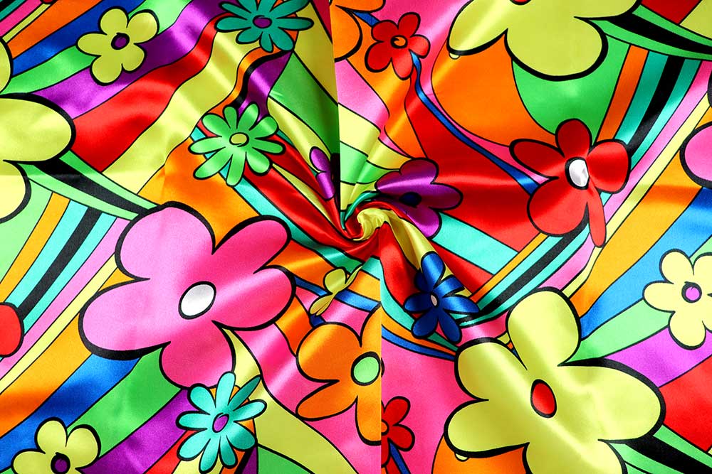 Satin-Stoff mit buntem Flower-Power-Motiv 